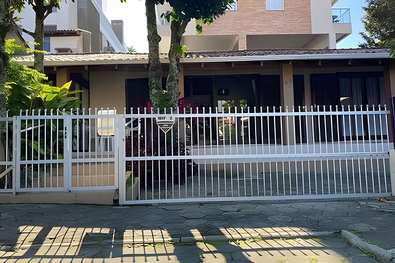 Casa no centro de Bombinhas - 2Q