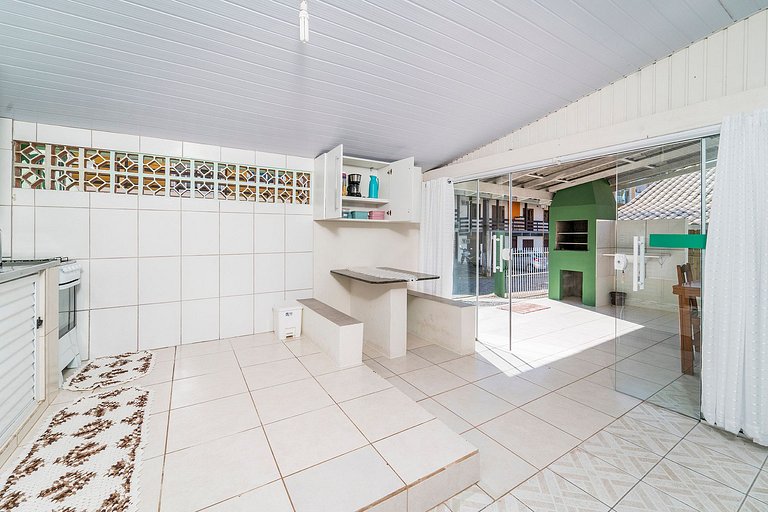 Casa localizada no Centro de Bombinhas