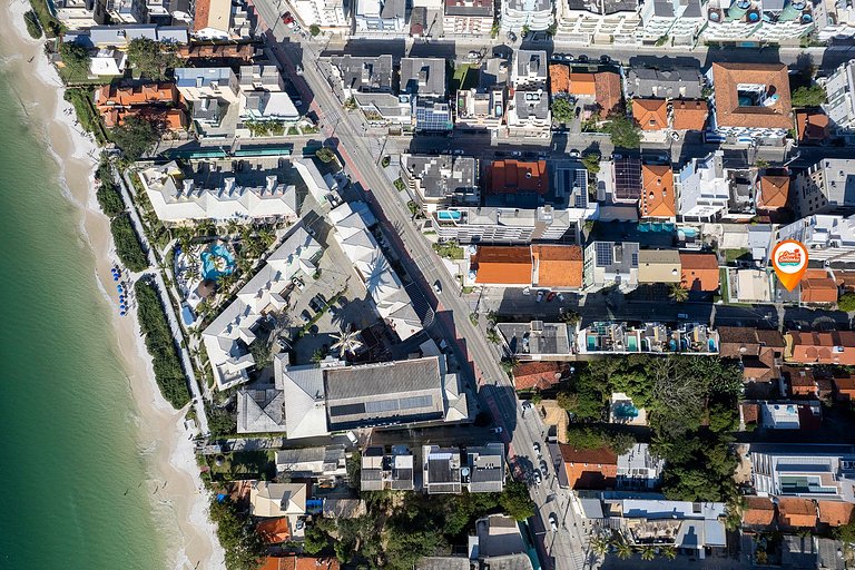 Casa localizada no Centro de Bombinhas