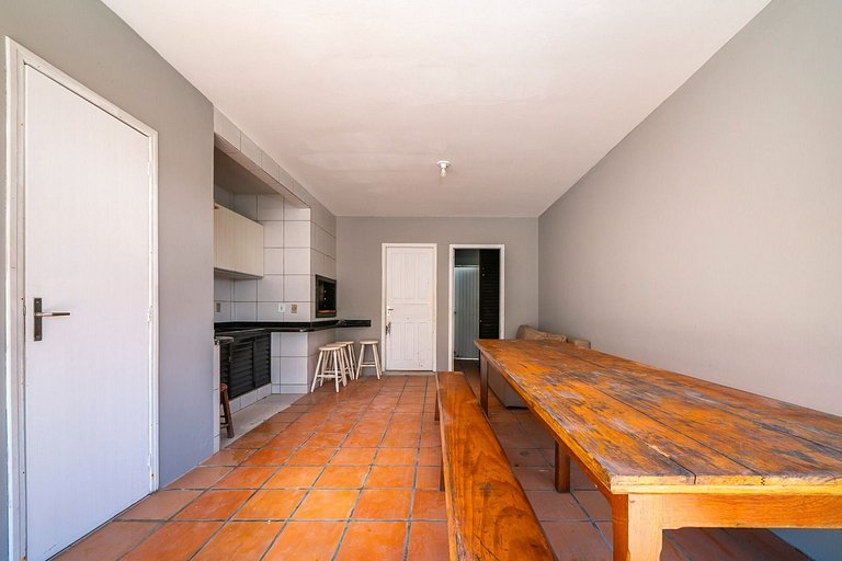 Linda Casa em Bombas a 150m da Praia