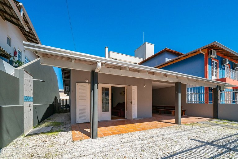 Linda Casa em Bombas a 150m da Praia