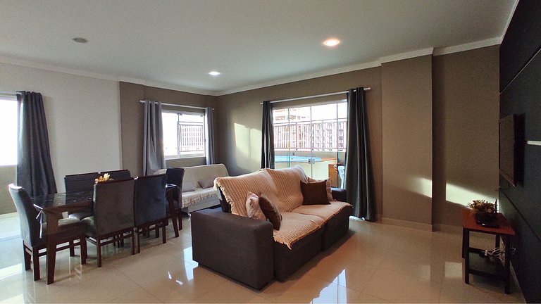 Cobertura com Piscina e Vista Mar a 4 Minutos da Praia de Bo