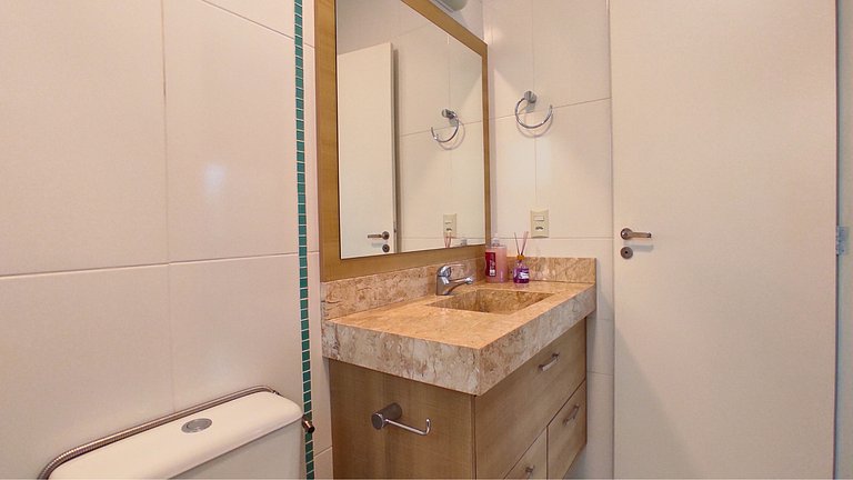 Cobertura com Piscina e Vista Mar a 4 Minutos da Praia de Bo