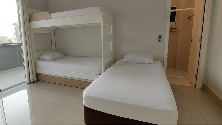 Cobertura com Piscina e Vista Mar a 4 Minutos da Praia de Bo