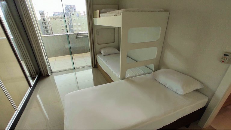 Cobertura com Piscina e Vista Mar a 4 Minutos da Praia de Bo