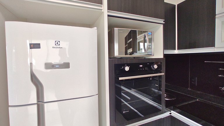 Piscina Privativa e Vista Mar: Sua Cobertura Perfeita a 4 Mi