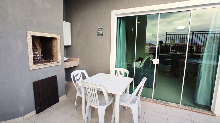 Cobertura com Piscina e Vista Mar a 4 Minutos da Praia de Bo