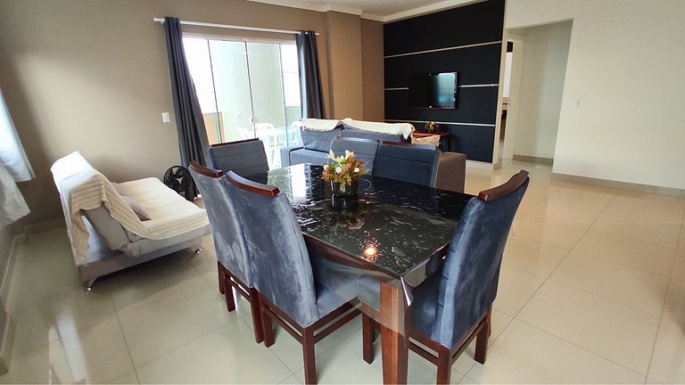 Cobertura com Piscina e Vista Mar a 4 Minutos da Praia de Bo