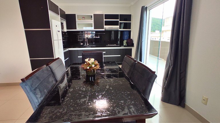 Piscina Privativa e Vista Mar: Sua Cobertura Perfeita a 4 Mi